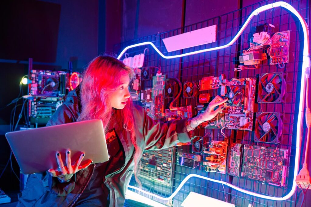 Wybór odpowiedniego laptopa dla firmy specjalizującej się w personalizacji stron internetowych to nie lada wyzwanie